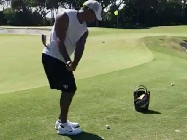 Tiger Woods chipping video