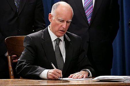 Governor Jerry Brown signs Elk Grove casino compact