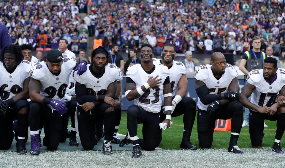 Football players take a knee in protest 2017