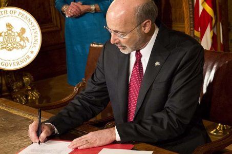 Pennsylvania Governor Tom Wolf legalizes online gambling