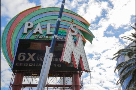 Palms marquee sign comes down