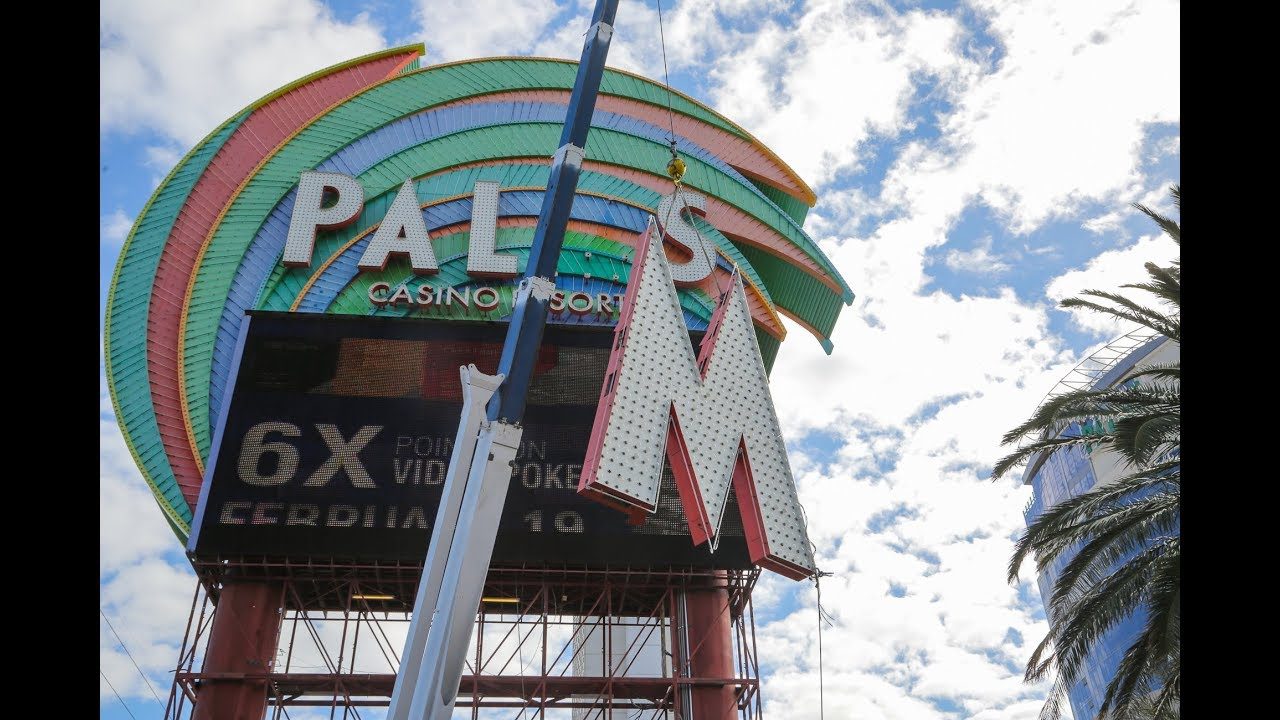 Palms marquee sign comes down