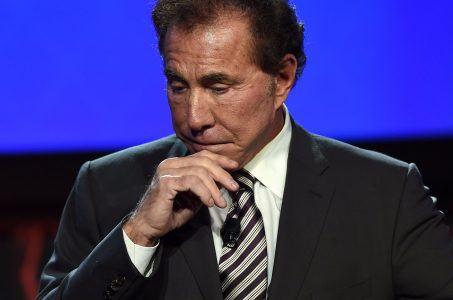 Steve Wynn to sell shares in Wynn Resorts