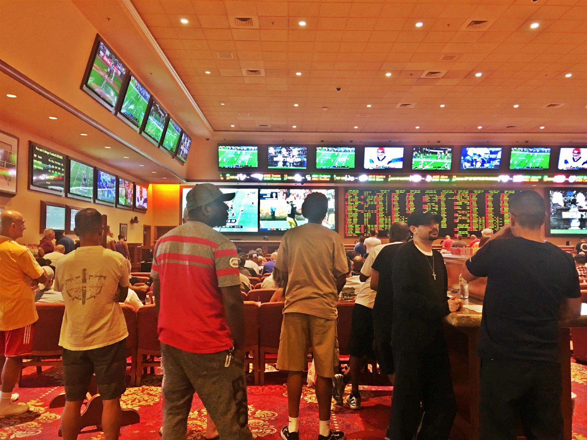 Week 1 Nfl Action Attracts Crowds Of Gamblers To Legal Sportsbooks