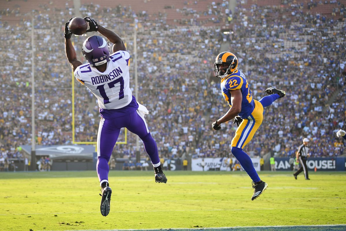 NFL Odds Favor Vikings Over Packers in Sunday Night Football