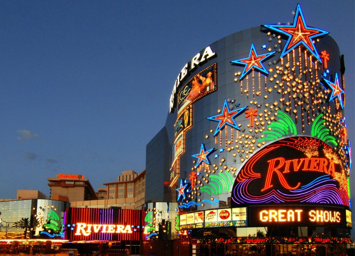 WATCH HERE: Last Riviera casino tumbles down after Vegas Strip