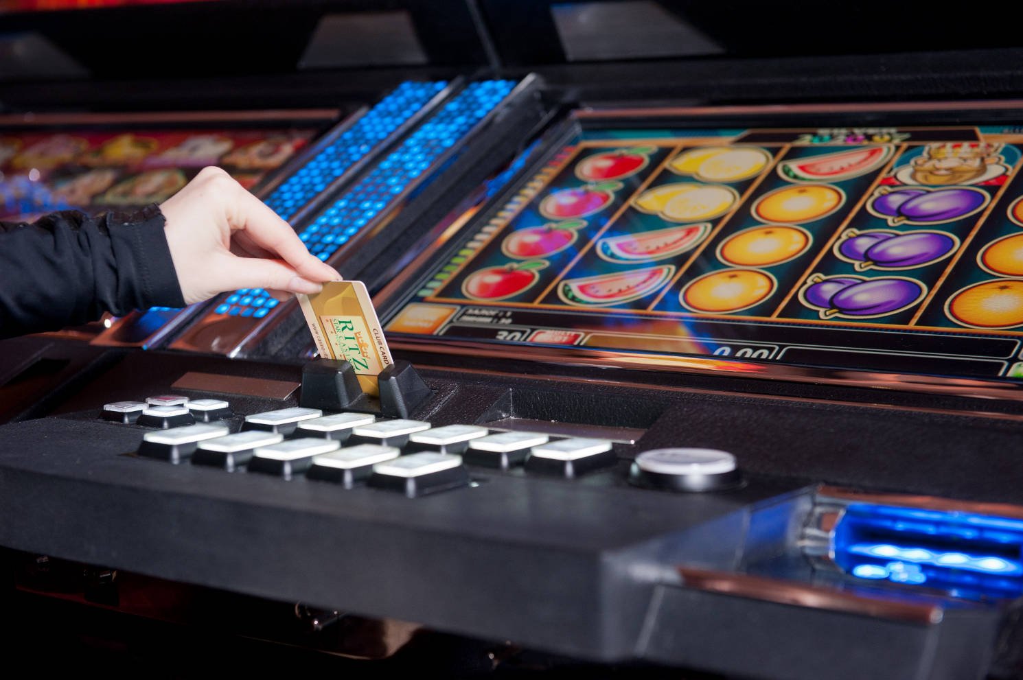 Cashless casinos