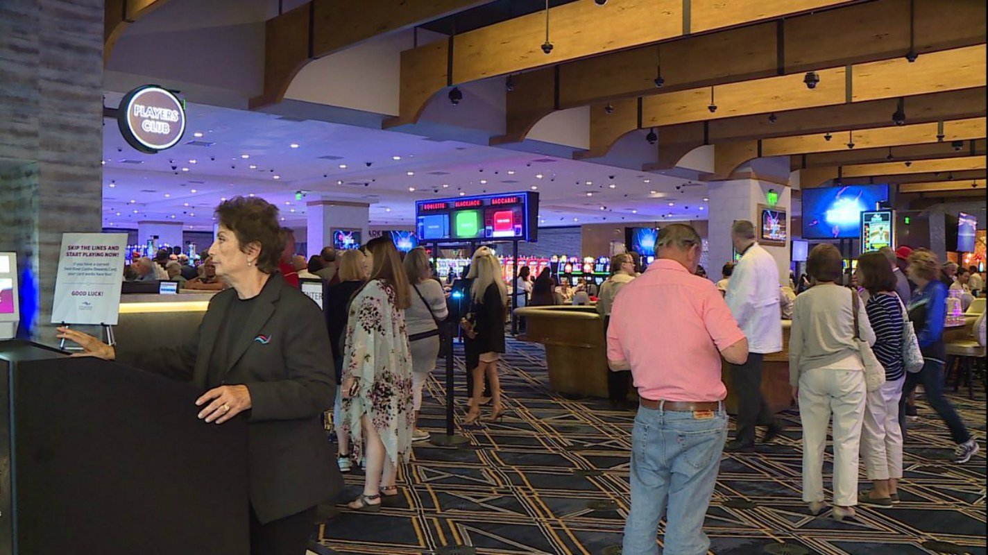 Tiverton Casino slot machine scam
