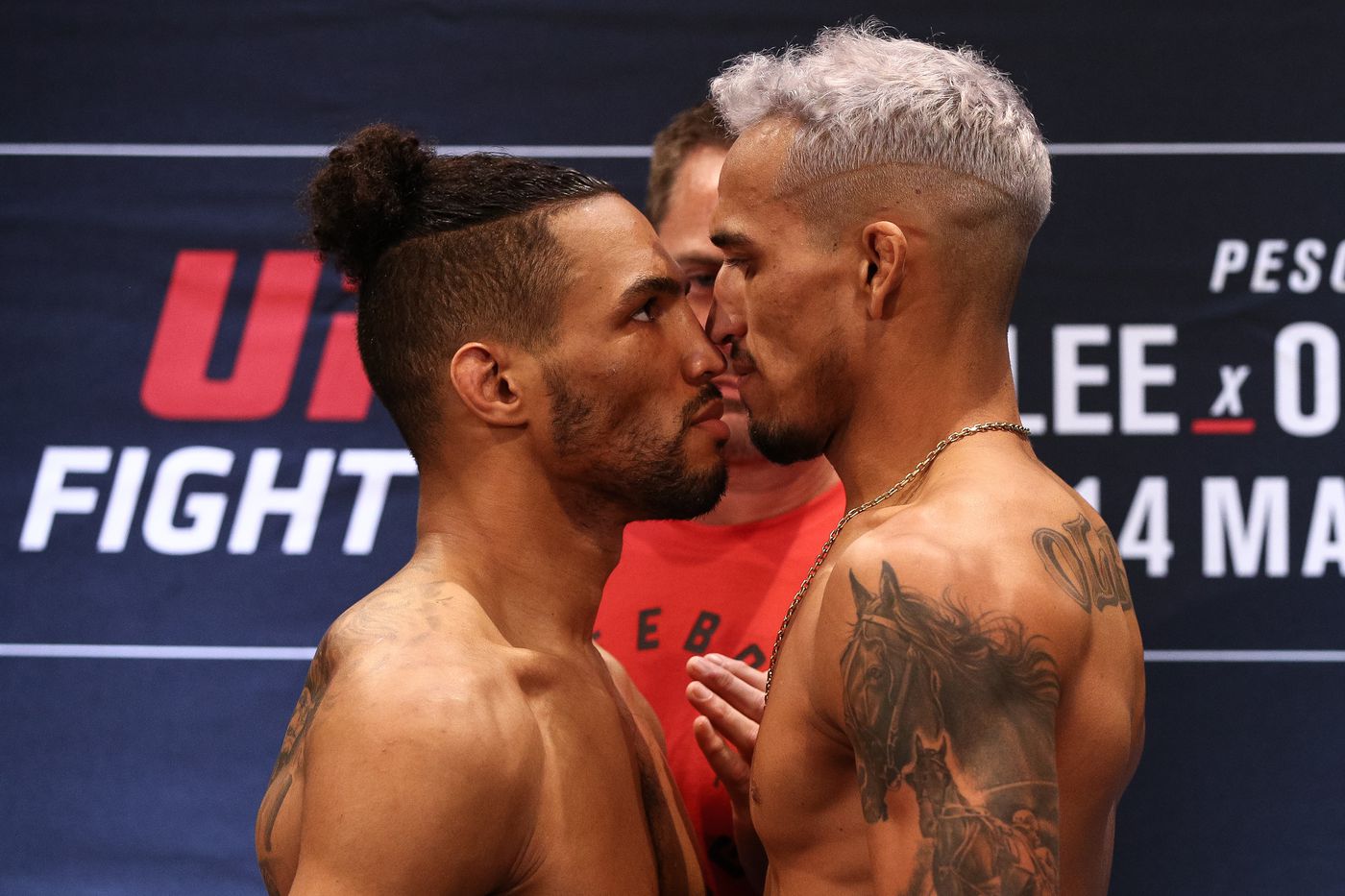 Kevin Lee Favored Over Charles Oliveira at UFC Fight Night 170