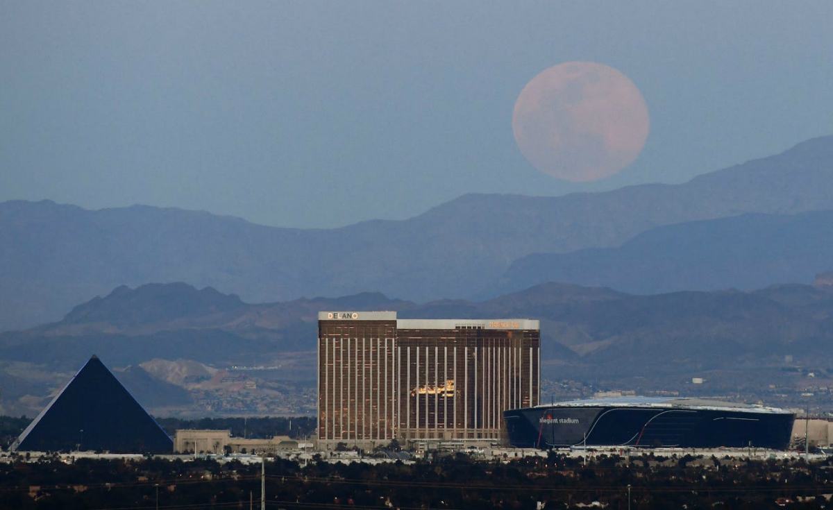 Riviera, infamous Las Vegas mobster hotel, demolished amid