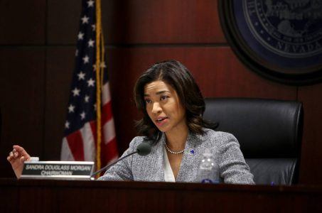 Nevada looks into mask violations at casinos
