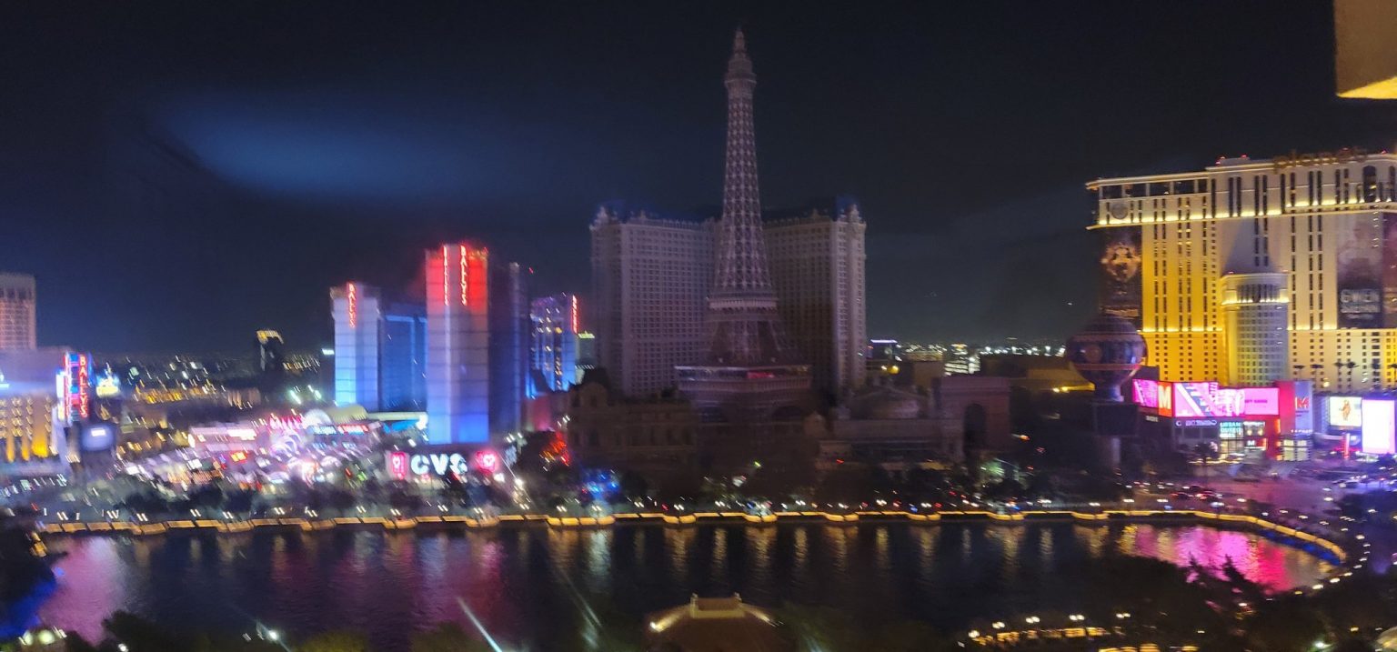 Paris Las Vegas Power Outage Leaves Guests in Dark, Struggling