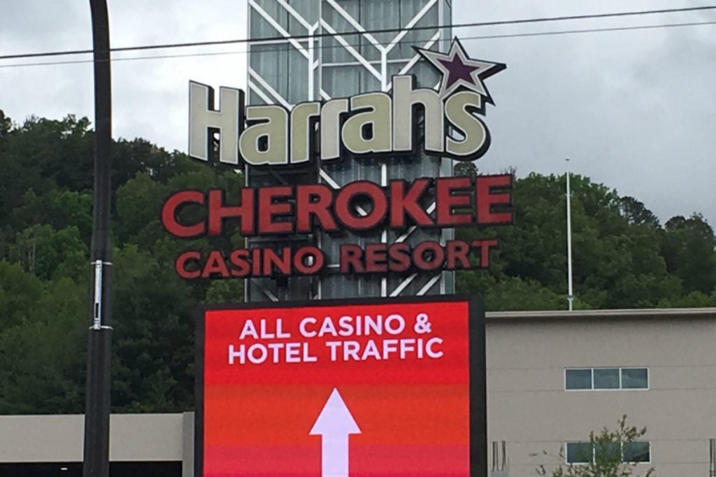harrah casino cherokee closing time