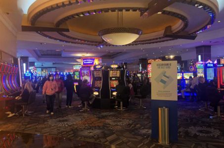 Foxwoods slot revenue Connecticut Mohegan Sun