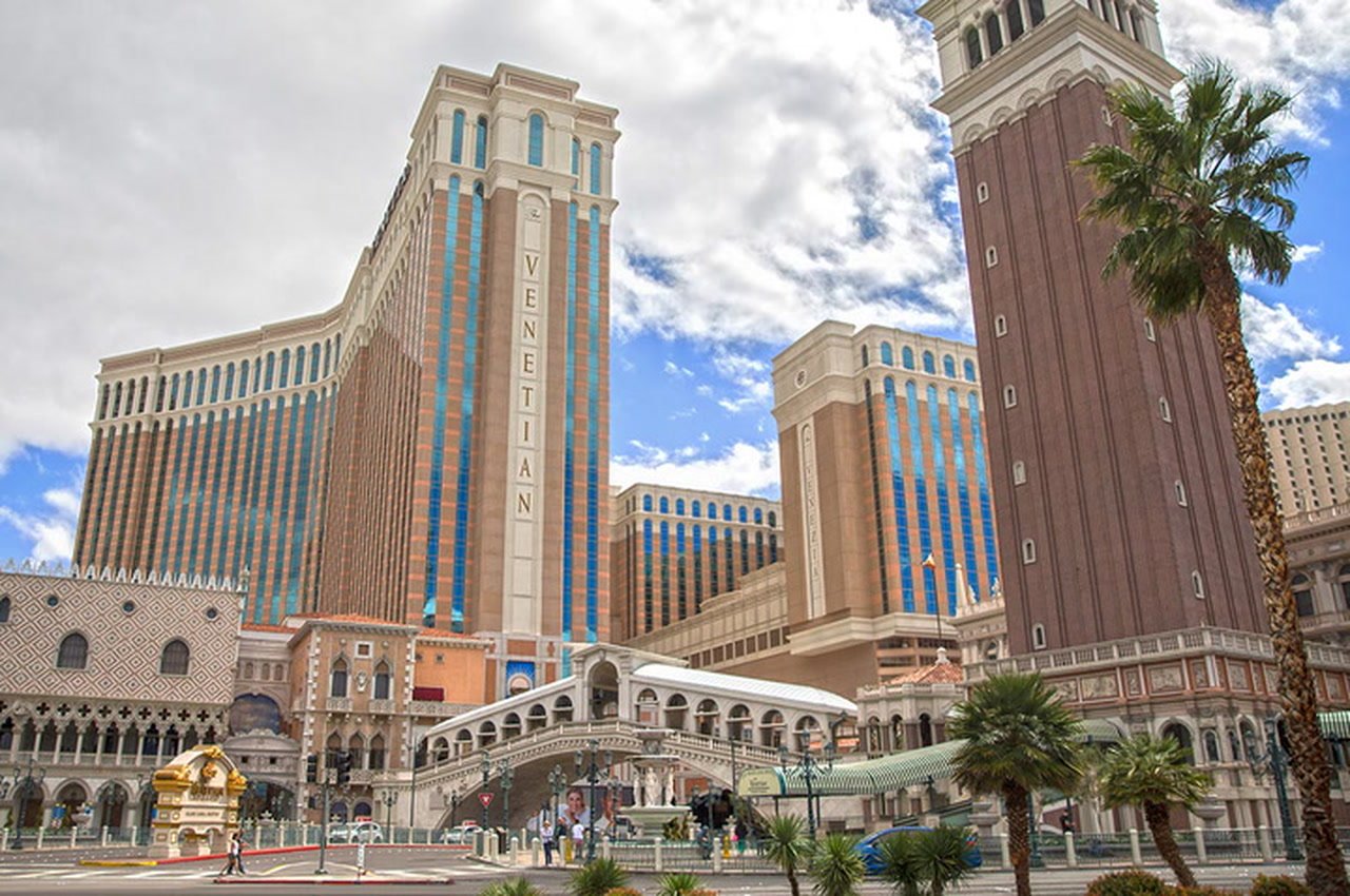 Las Vegas Sands completa la venta de The Venetian Resort a Apollo Global  Management y VICI Properties - AZARplus