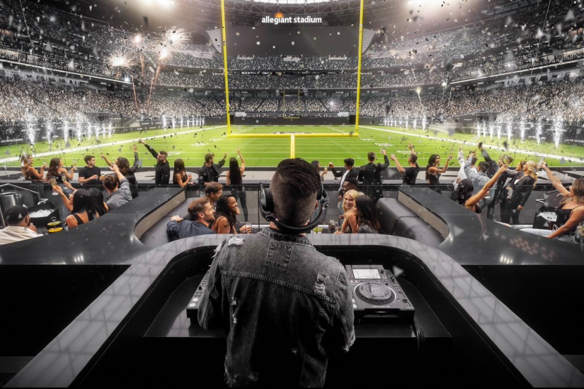 65,000 seats going off of having no fans, those empty seats will tally up to 65,000, the capacity of allegiant stadium. Allegiant Stadium Seating Capacity : Wynn Resorts Announces Field Club Inside Allegiant Stadium
