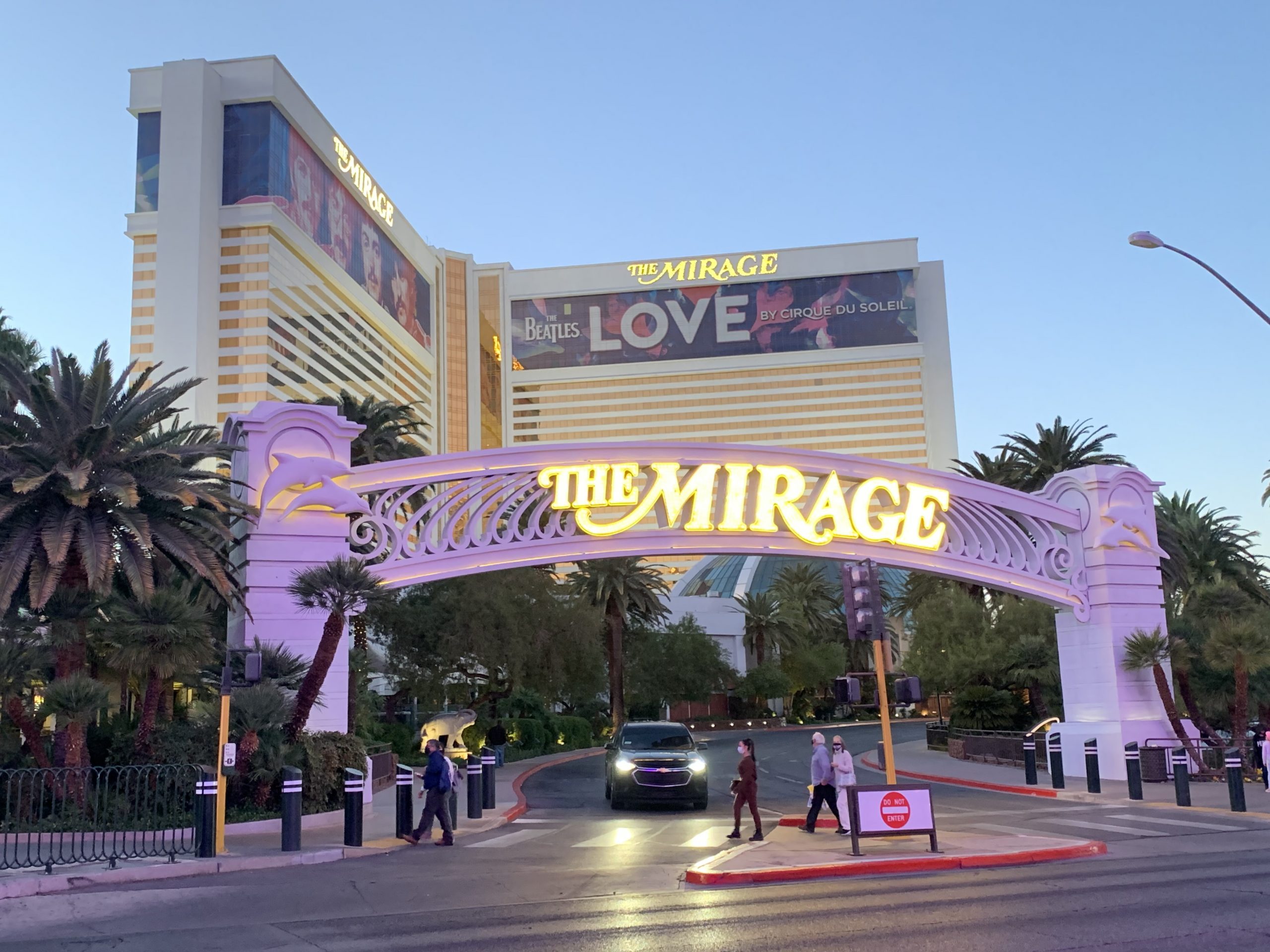 MGM Is Parting With Mirage Las Vegas, Sale Could Be Worth 0M