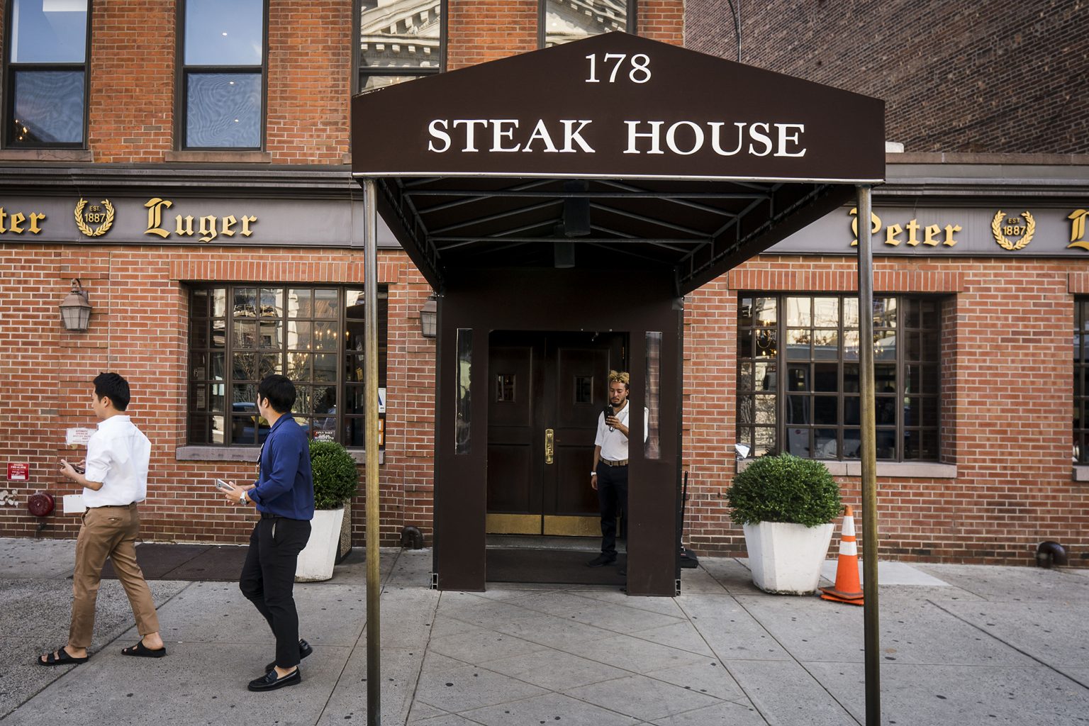 Peter Luger, Famed New York Steak House, Coming to Caesars Palace