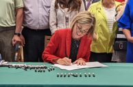 Iowa Casino Moratorium Gains Gov. Kim Reynolds Signature, New Projects on Hold