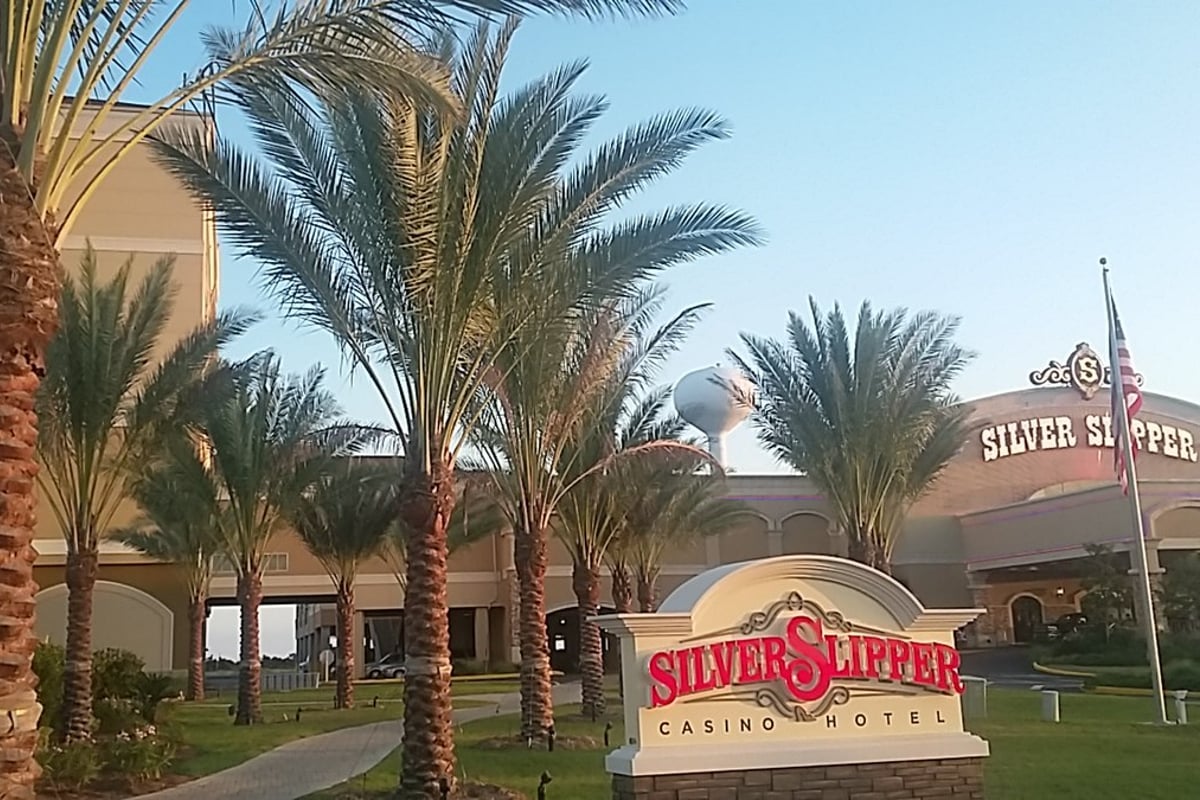 Silver Slipper casino 21+ Mississippi gaming