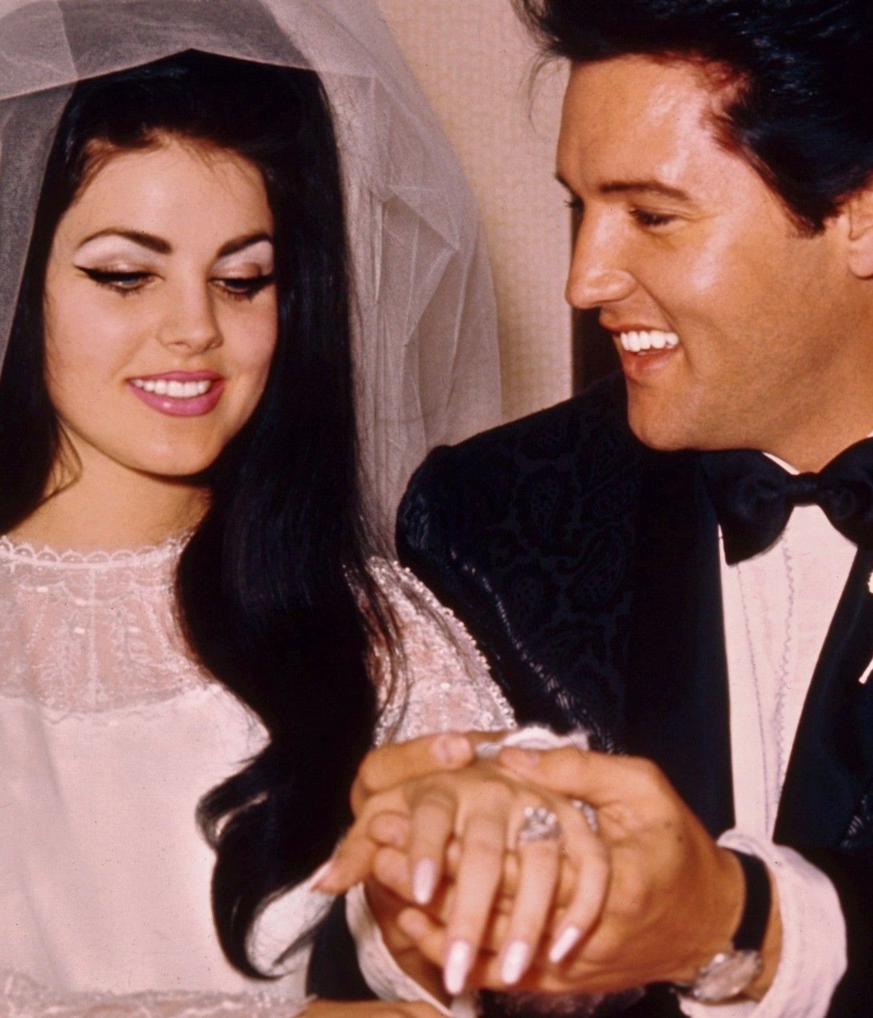 Priscilla Presley Mengaku ‘Kekeliruan’ Mengenai Bayaran dari Gereja Kecil Perkahwinan Las Vegas