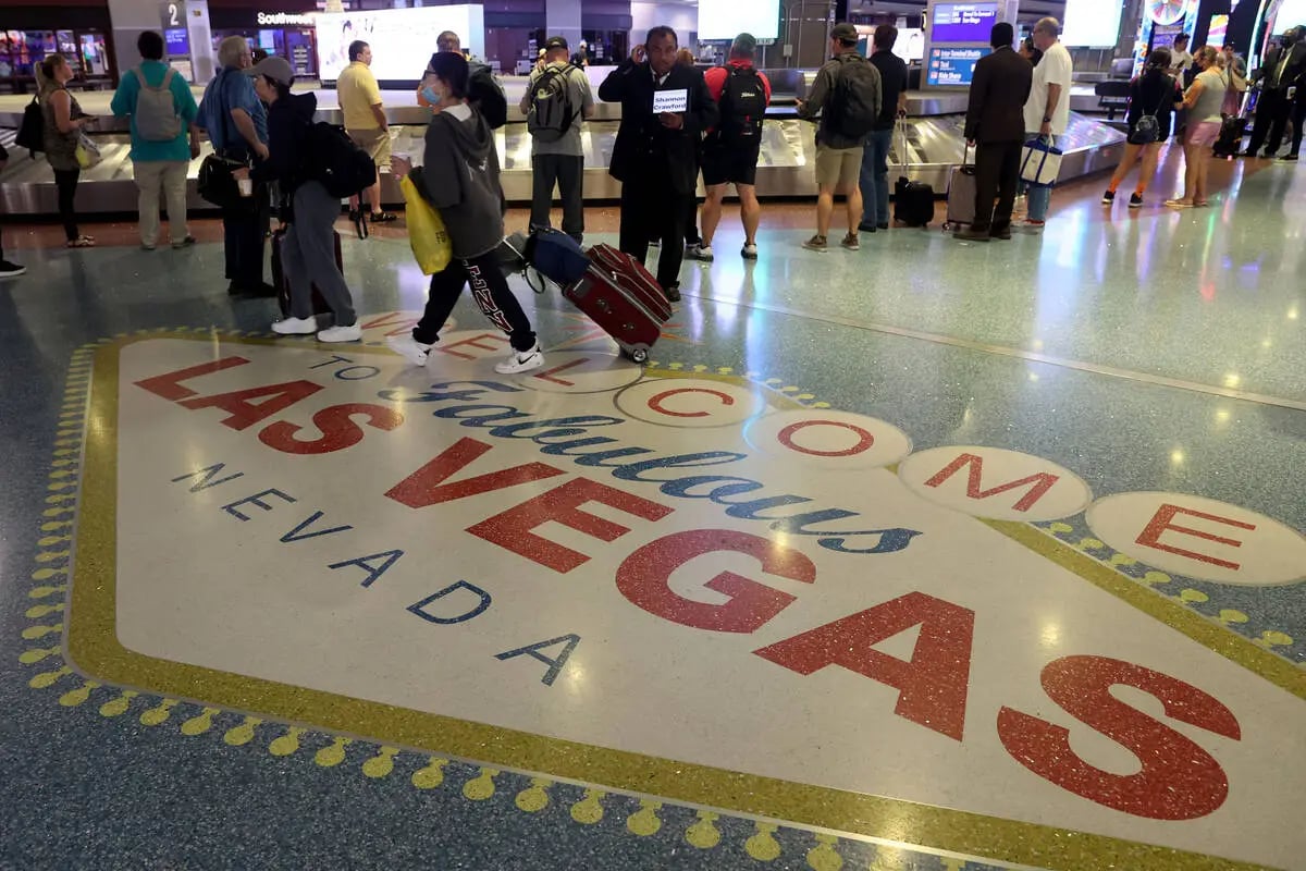 Bandara Las Vegas Mencetak Rekor Penumpang Bulanan, Spirit Menyetujui Penggabungan JetBlue