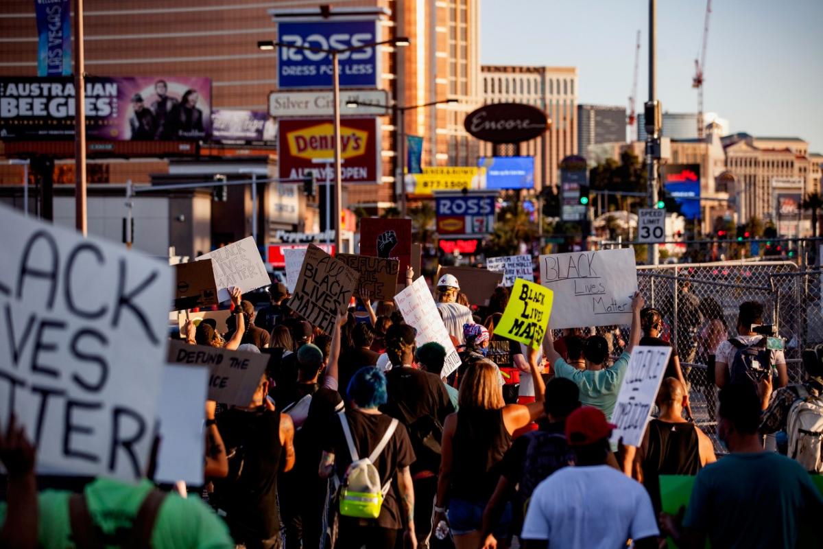 Penunjuk perasaan BLM Jalur Vegas Memfailkan Tuntutan Hak Sivil Terhadap Polis