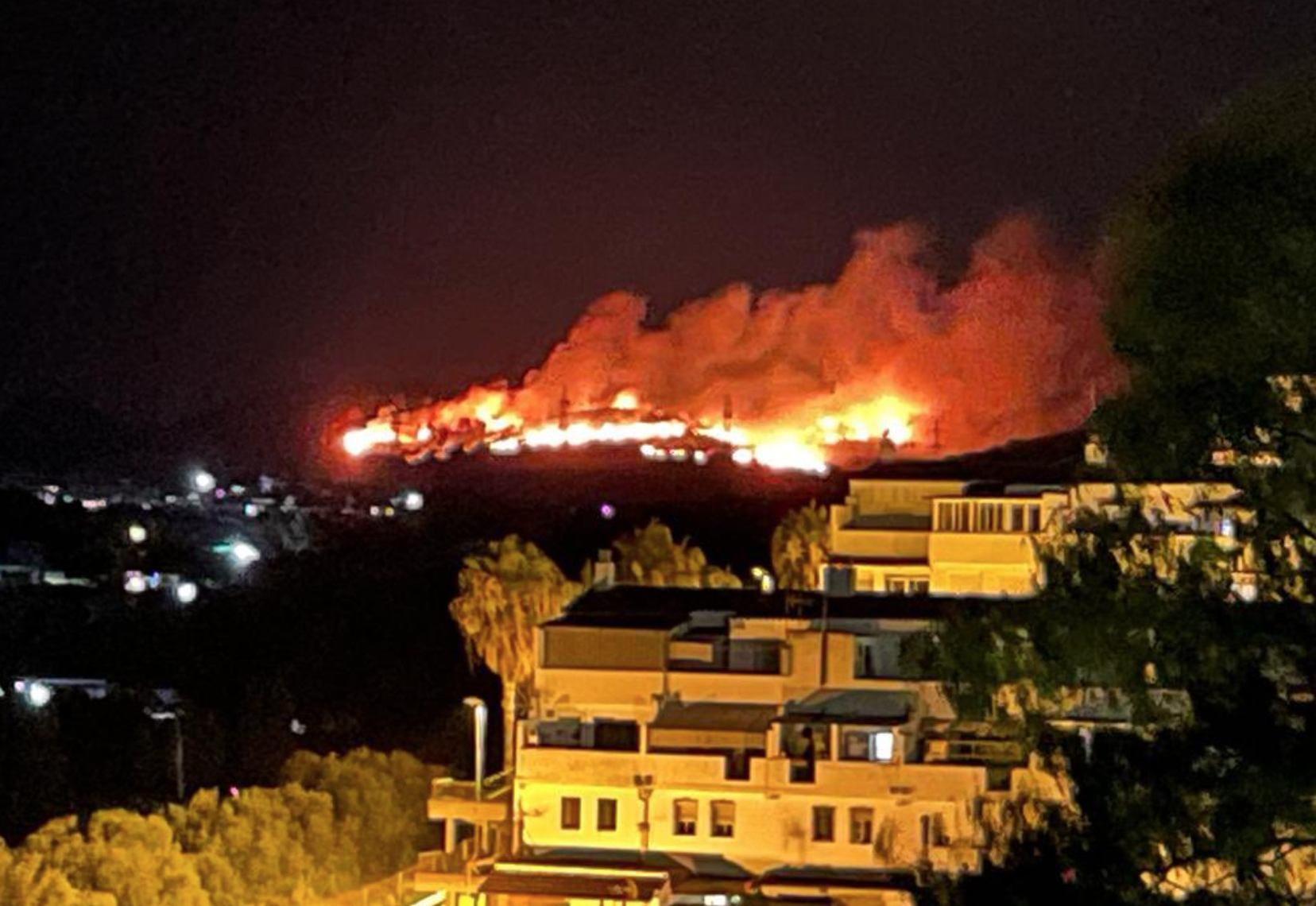 Laksamana Kasino Sepanyol di San Roque Diancam Kebakaran Liar