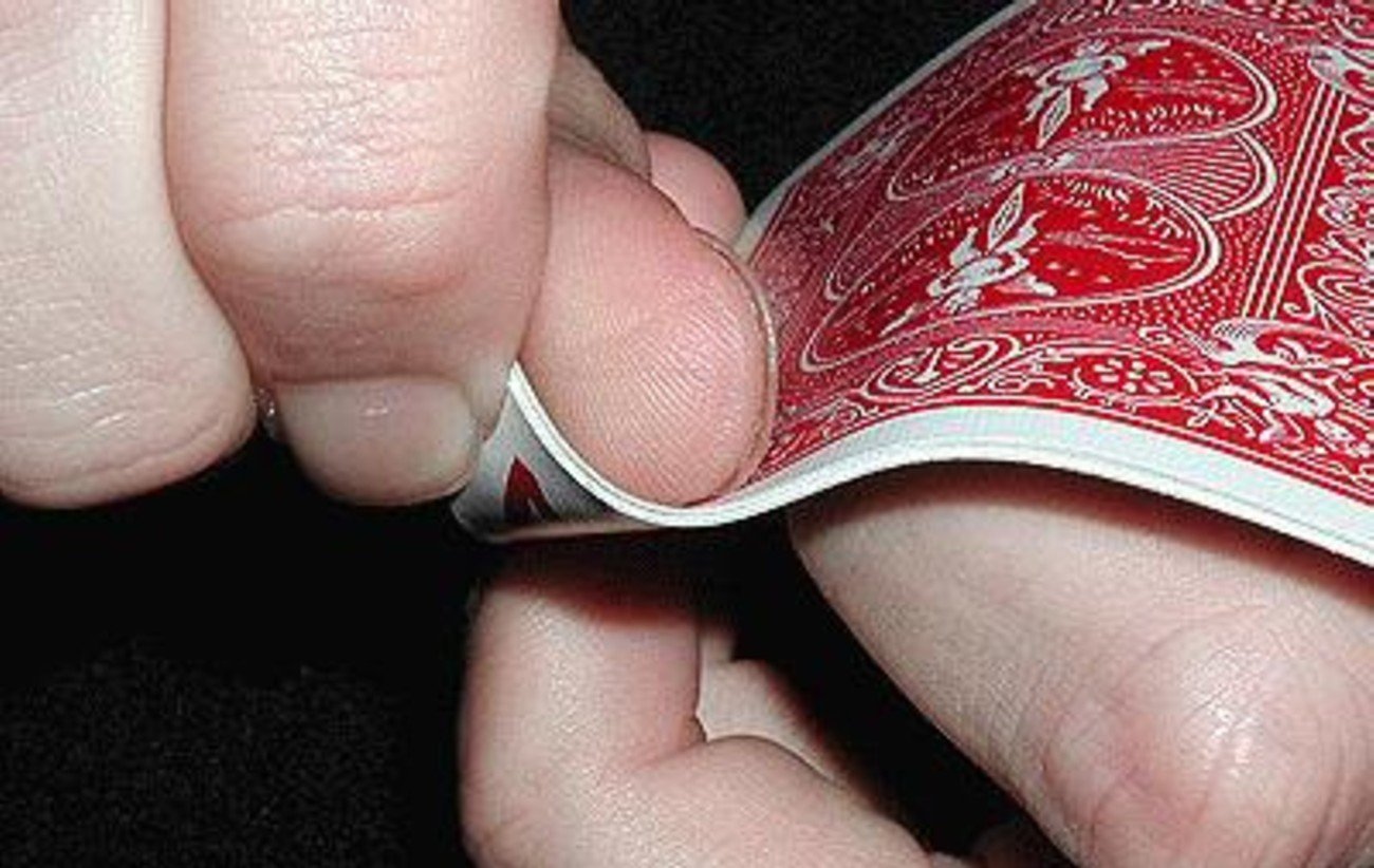 Bending cards cheating folding corners Las Vegas Strip