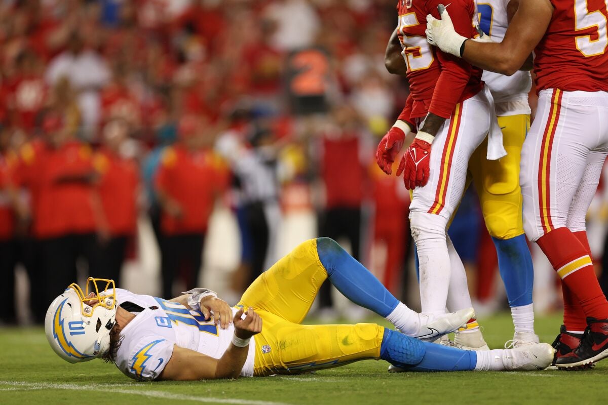 L.A. Chargers QB Justin Herbert Suffers Rib Injury in Thursday Night Loss 3 Justin Herbert Chargers injury rib quarterback