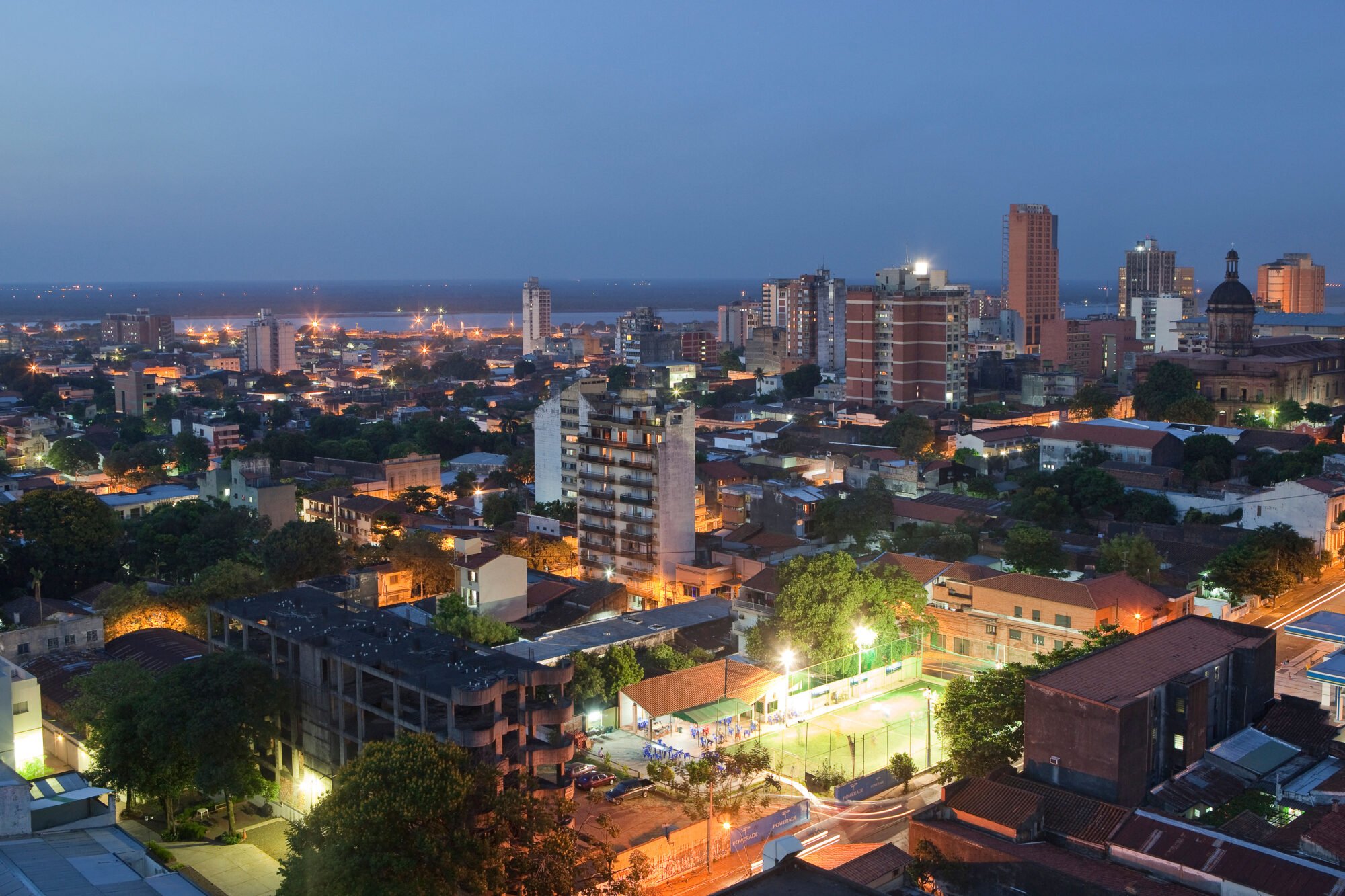 Pemandangan Asuncion, Paraguay, di malam hari.