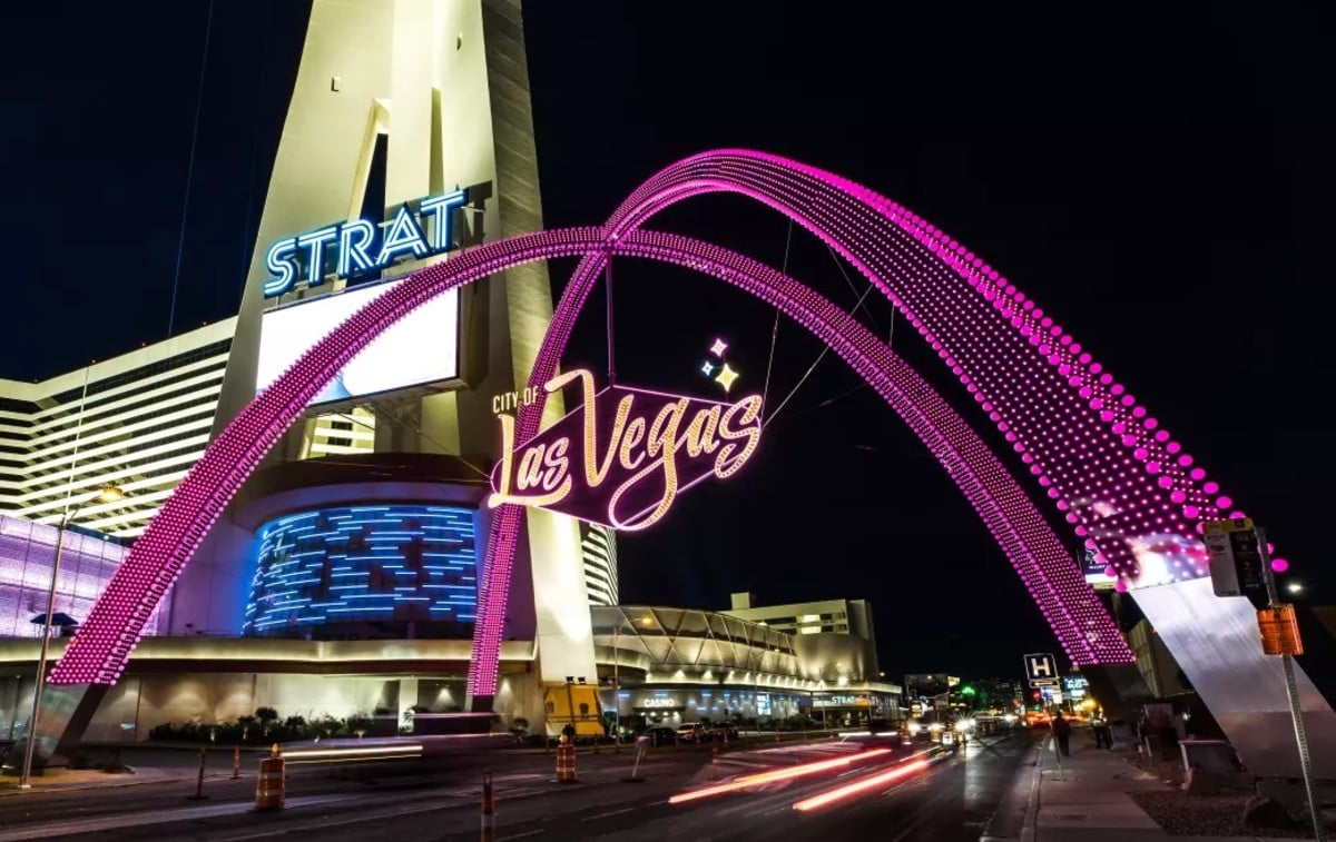 New gateway arch is taking shape on the Las Vegas Strip