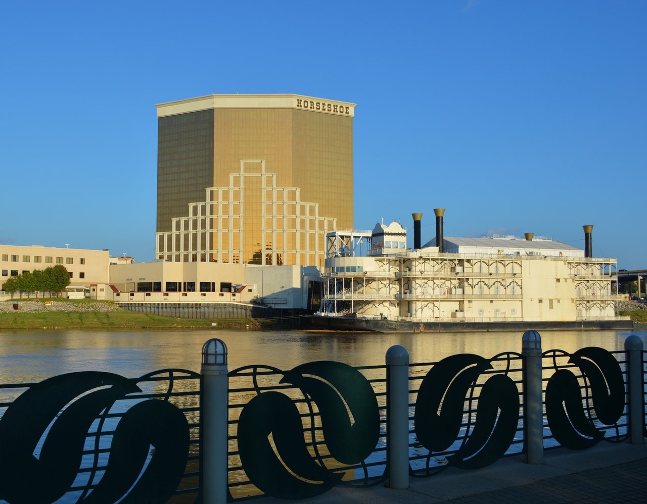 Horseshoe Casino Facing Louisiana Suit Over Slot Machine Change