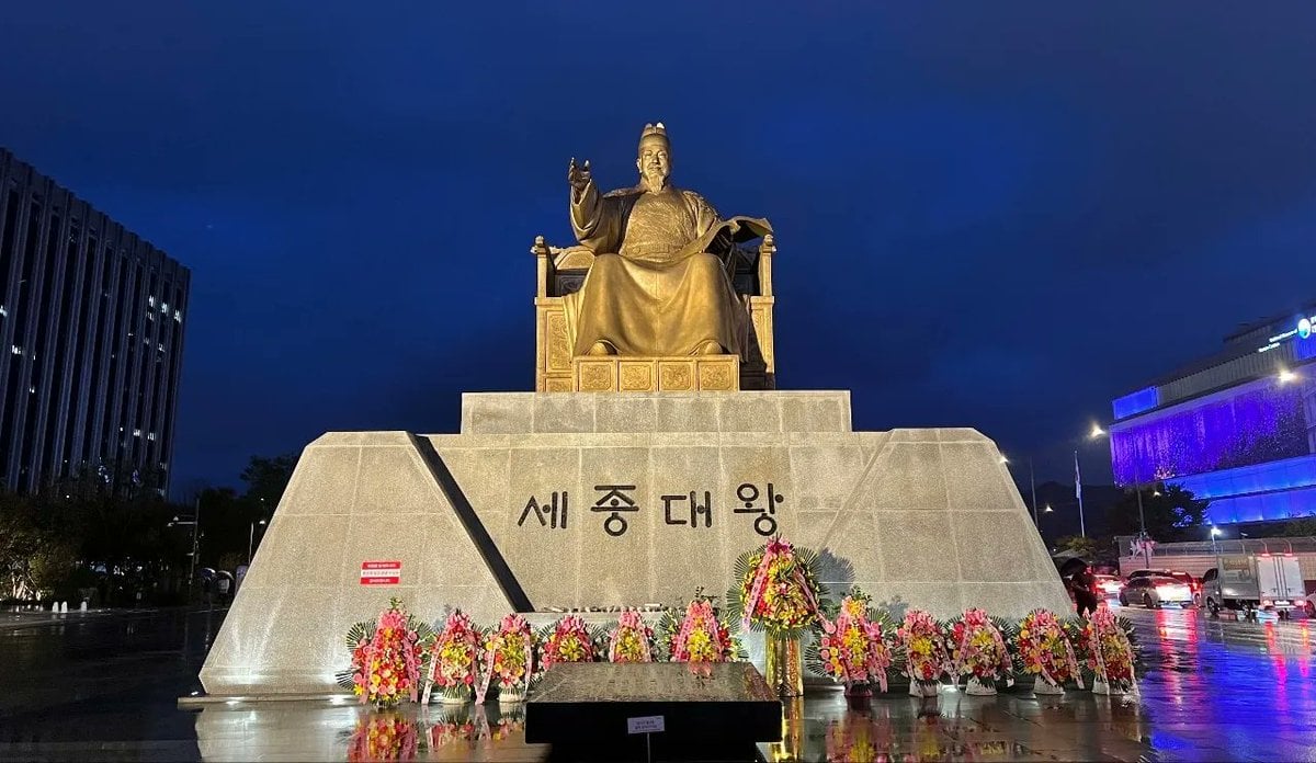 Statue of King Sejong