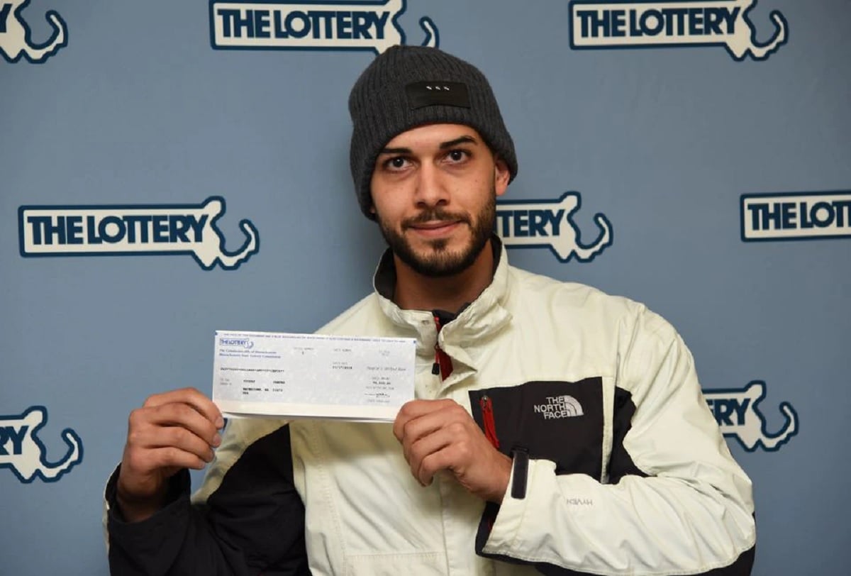 Pemenang Kerap Loteri Massachusetts Mengaku Bersalah Atas Konspirasi Penipuan Cukai