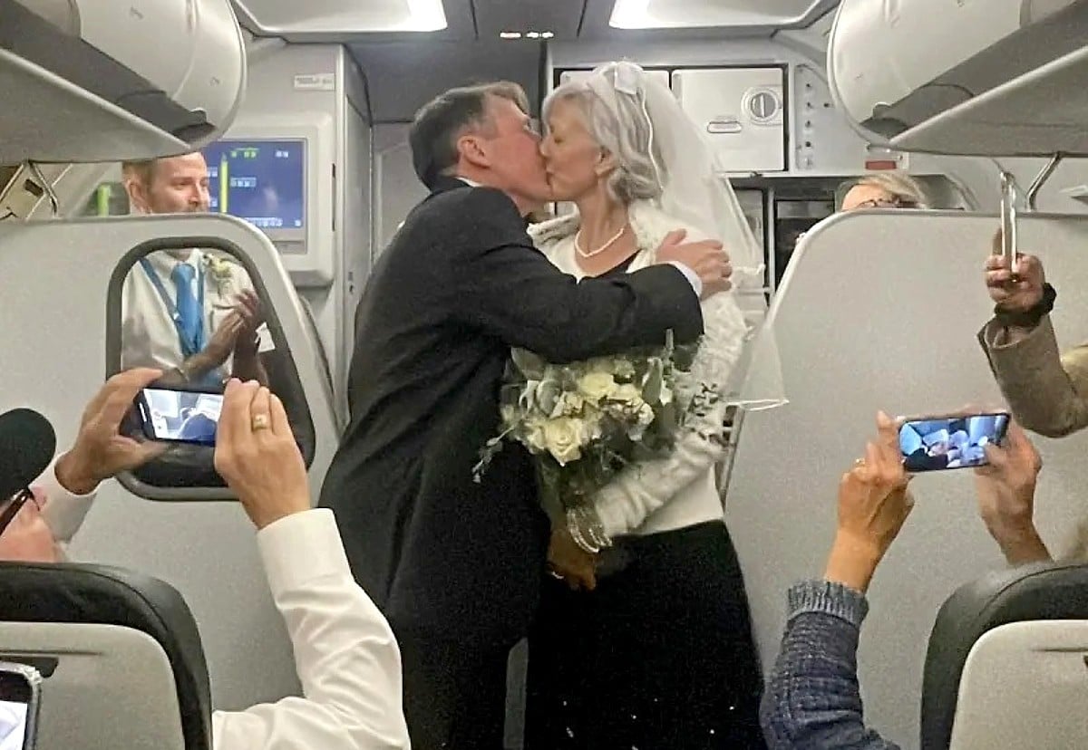 Las Vegas Flight Hosts Wedding in the Sky