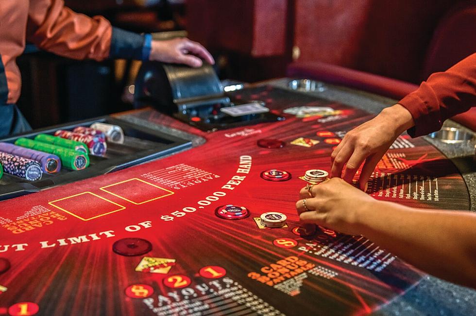 Progressive Poker Player Tips Dealers K After .7M Win