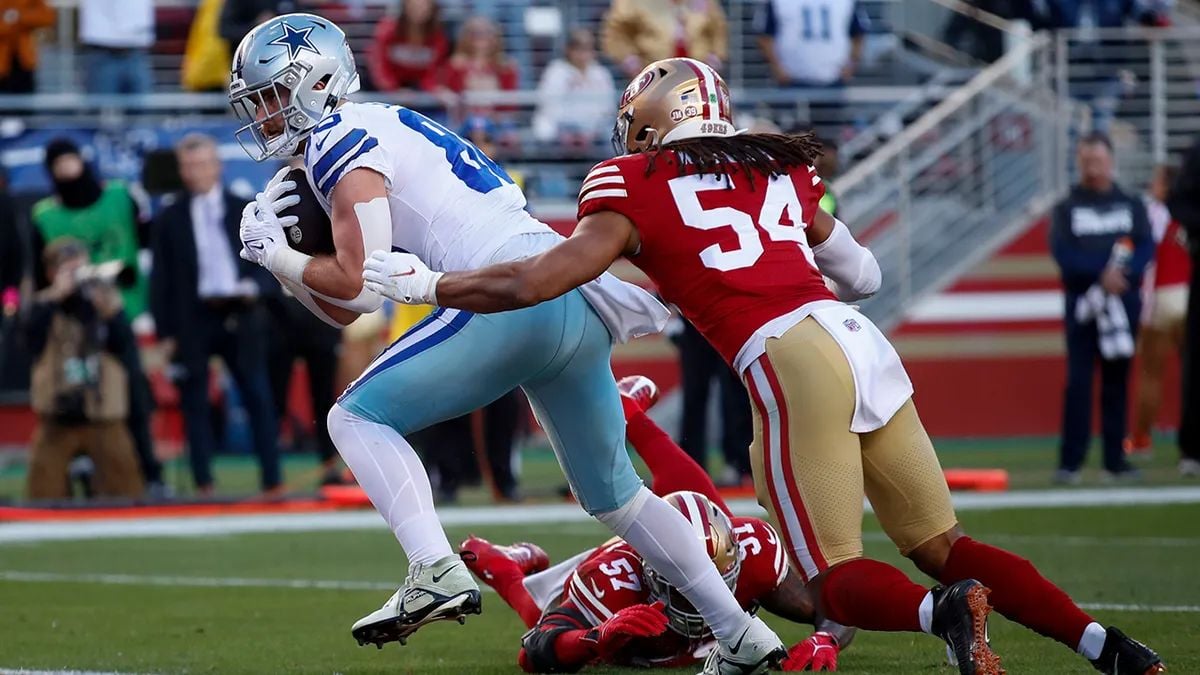 Monday Night Football' Turns Scary After Buffalo Bills Player Suffers  Cardiac Arrest on Field 