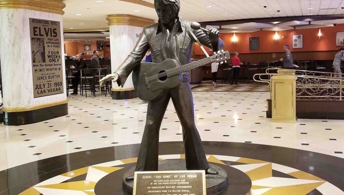 Elvis statue