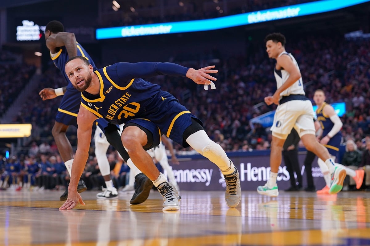 Steph Curry left knee injury Golden State Warriors update