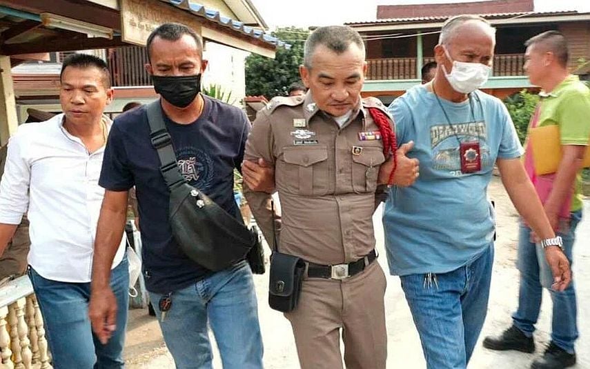 Plainsclothes police officers escort Wuttisak Phittakchan-im (center) to jail