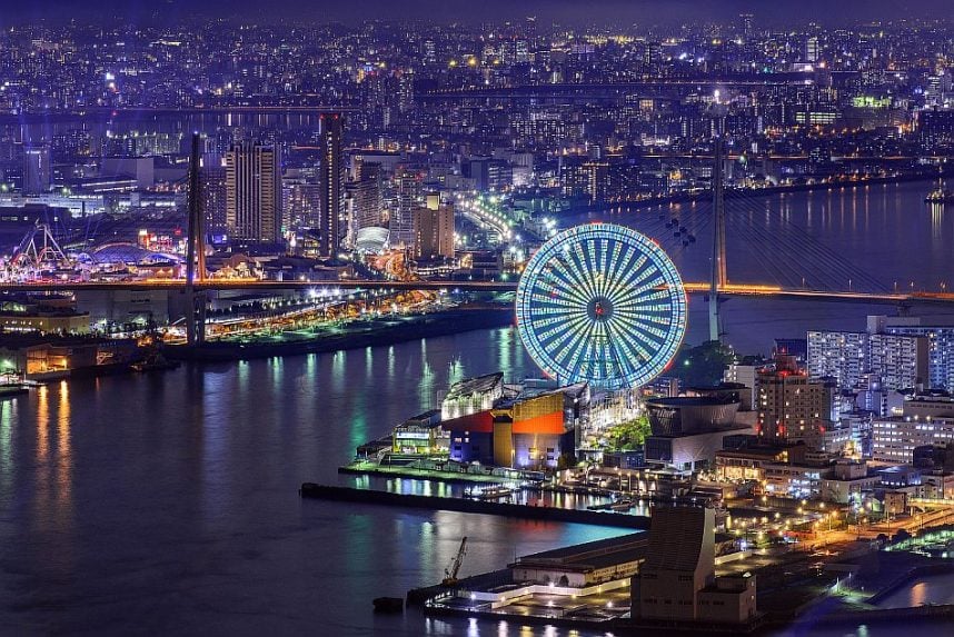 The ferris wheel at Tempozan Harbor Village in Osaka, Japan lit up at night