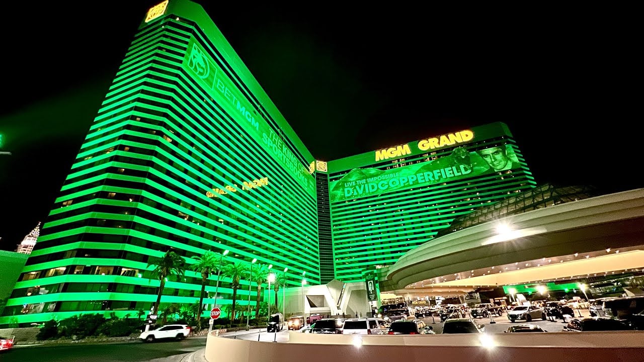 MGM Grand Hotel Slashing Leads to Womans Bloody Death pic