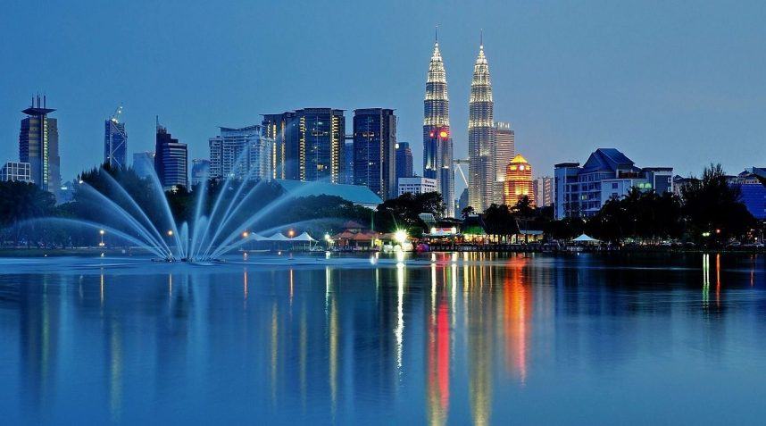 Kuala Lumpur, ibu kota Malaysia, pada malam hari