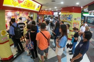 Players line up to purchase Taiwan Lottery tickets