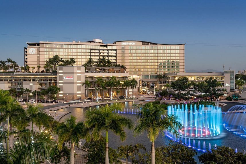 Kompleks Sheraton Metro Hotel and Casino di San Juan, Puerto Rico, saat senja