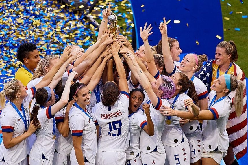 Timnas Wanita AS melakukan selebrasi usai mengalahkan Belanda di Piala Dunia Wanita 2019