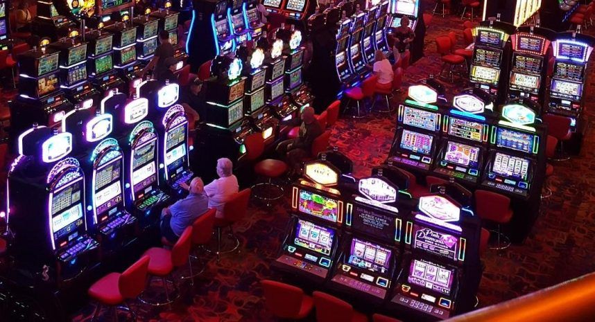 Ruang permainan di The Casino di Dania Beach,
