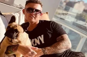 Fernando Pérez Algaba in a social media post with one of his dogs