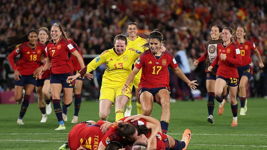 Spain's Women's World Cup team celebrates beating England in the final